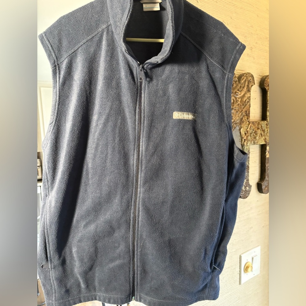 Columbia Men's Dark Blue Fleece Vest